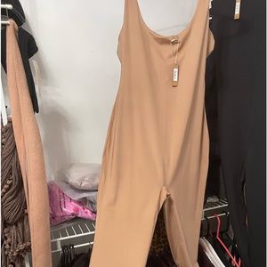 NWT Skims sleeveless scoop neck onesie in sienna size lrg